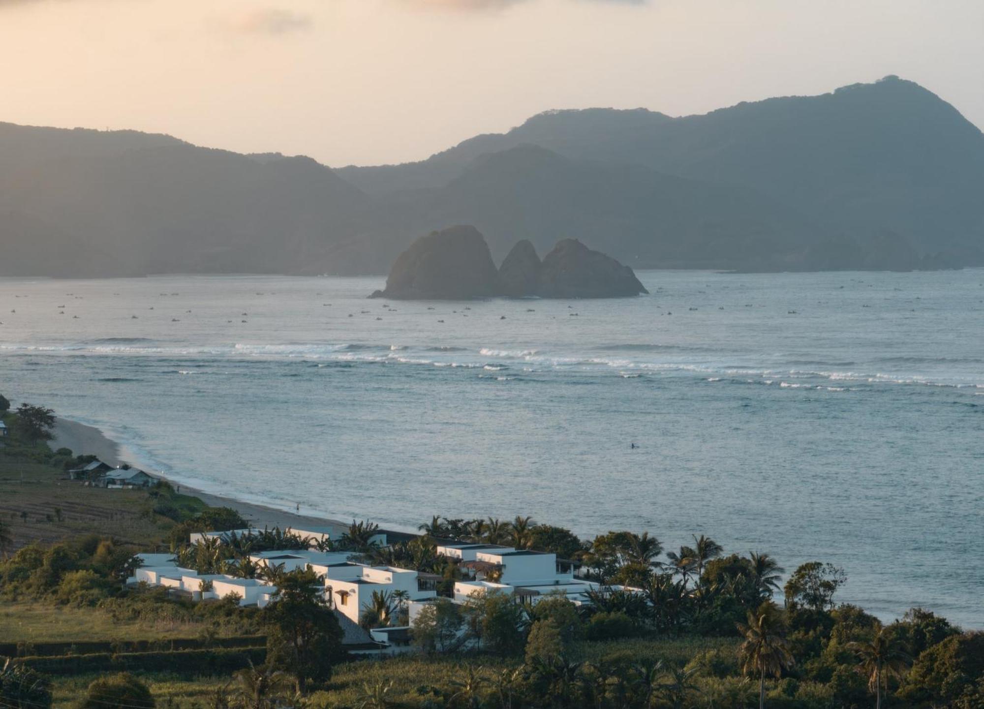 Amber Lombok Beach Resort 셀롱 벨라낙 외부 사진
