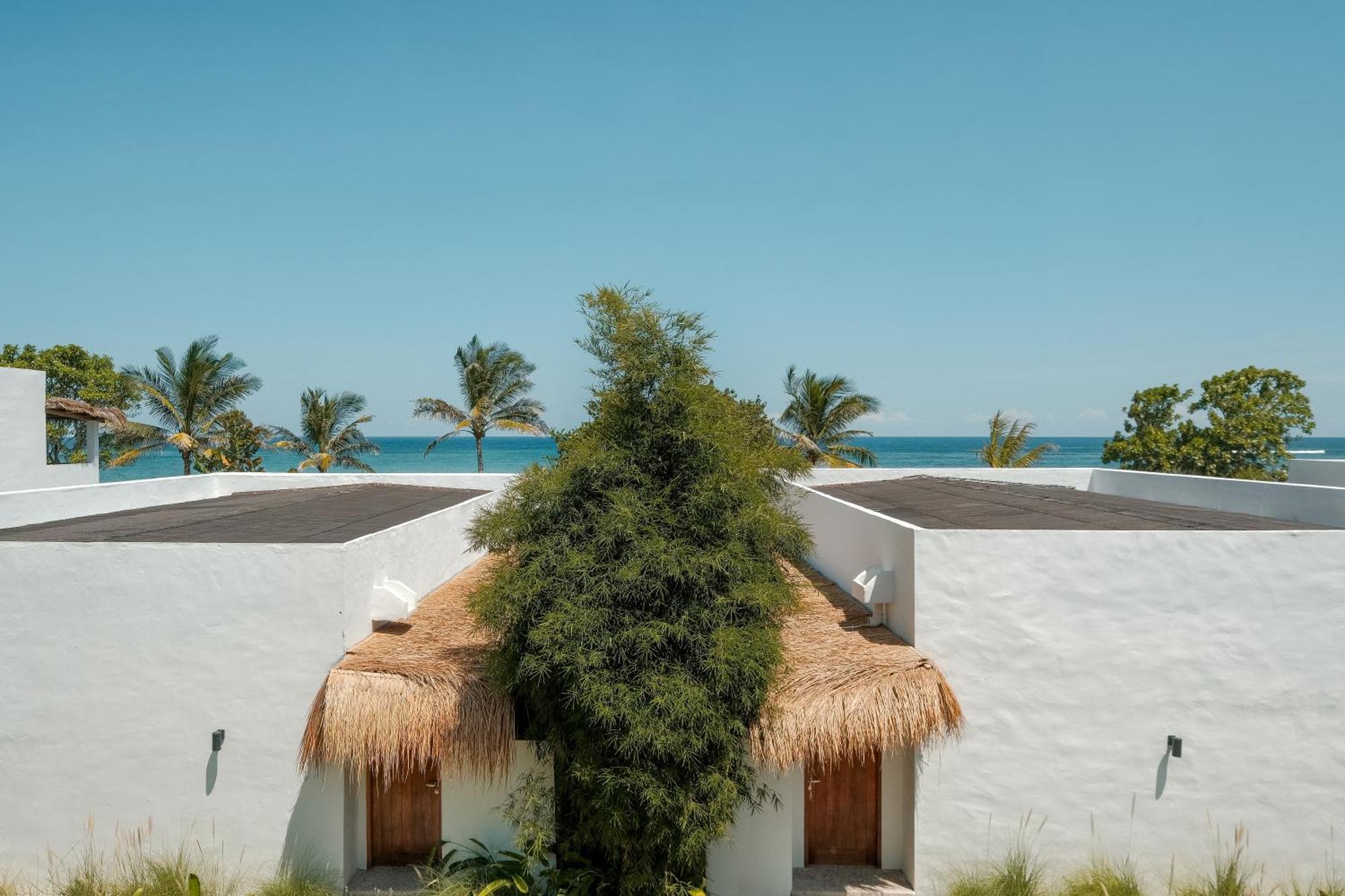 Amber Lombok Beach Resort 셀롱 벨라낙 외부 사진