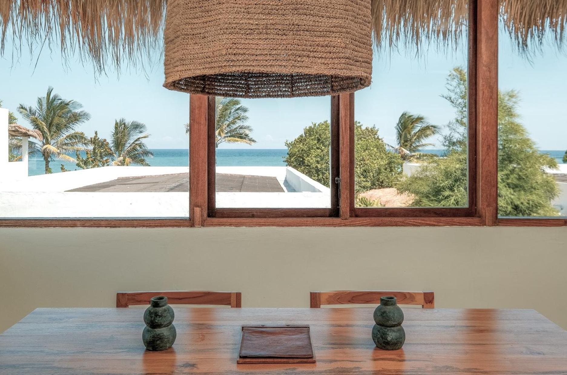 Amber Lombok Beach Resort 셀롱 벨라낙 외부 사진