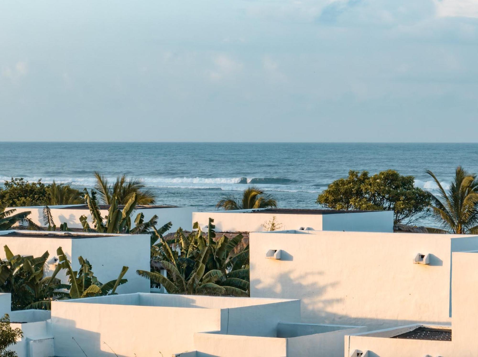 Amber Lombok Beach Resort 셀롱 벨라낙 외부 사진