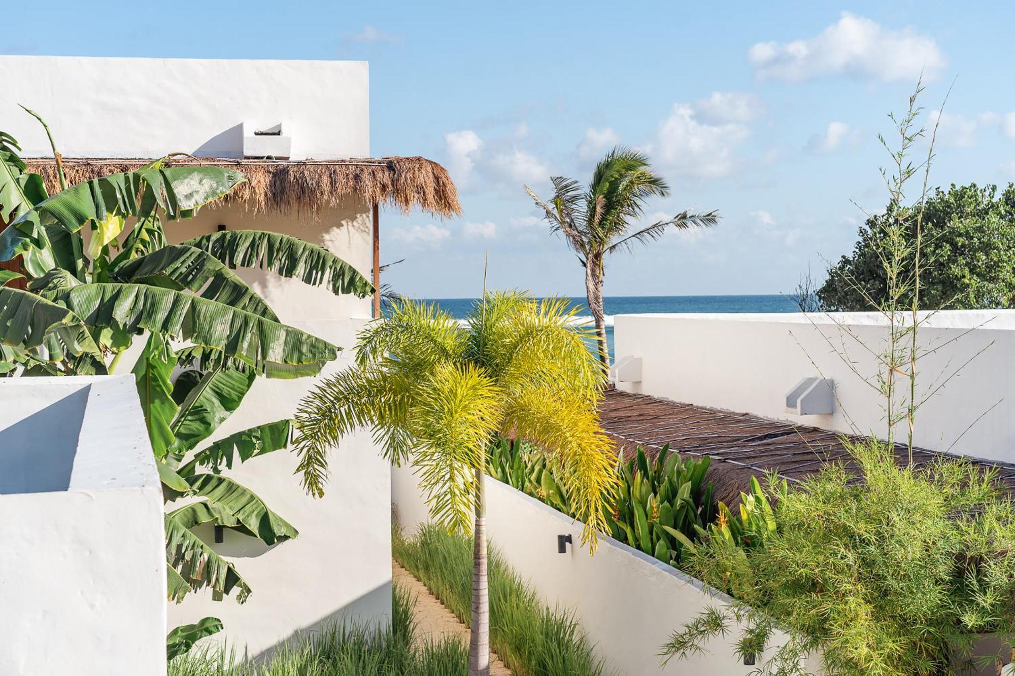 Amber Lombok Beach Resort 셀롱 벨라낙 외부 사진
